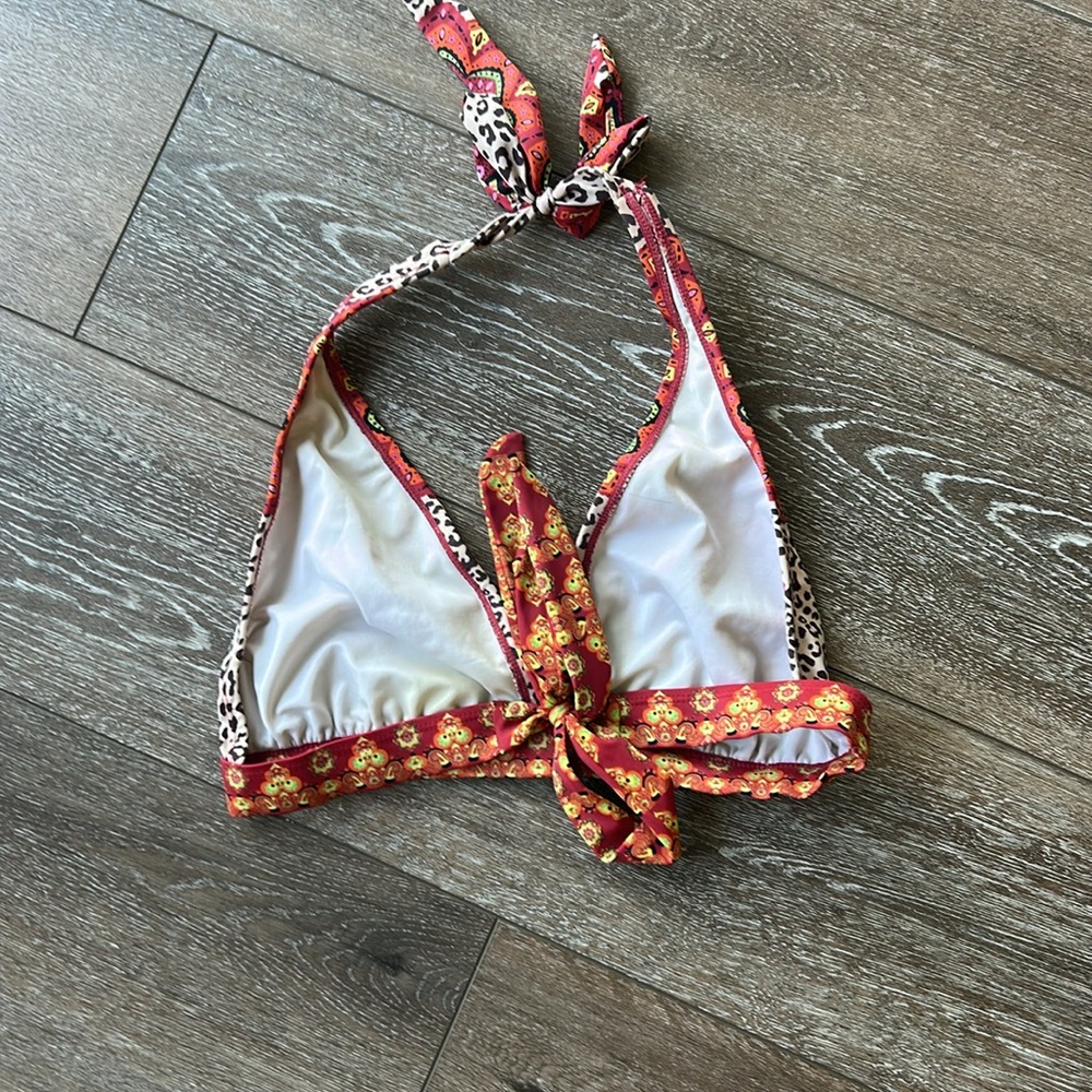 Woman's halter bikini top. - Picture 2 of 2